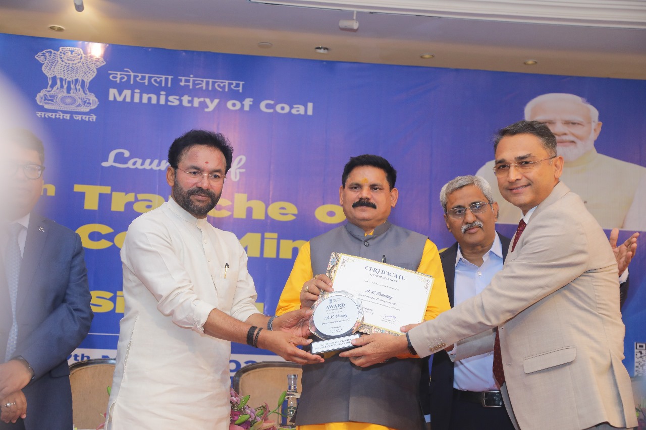 Hon'ble Minister of Coal & Mines Shri G Kishan Reddy felicitated subsidiaries of Coal India Limited (CIL) with Certificates of Appreciation for their outstanding achievement in surpassing 1 BT coal production